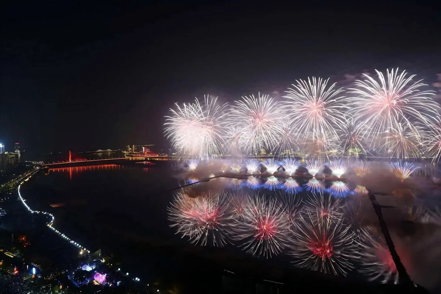 南昌国庆烟花秀 赣江夜景航拍实拍